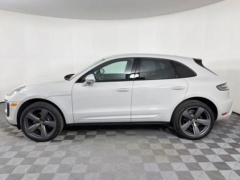 Certified 2025 Porsche Macan AWD/4WD image 2