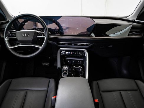 Certified 2025 Audi Q5 Premium w/ 19" Wheel Package AWD/4WD image 32