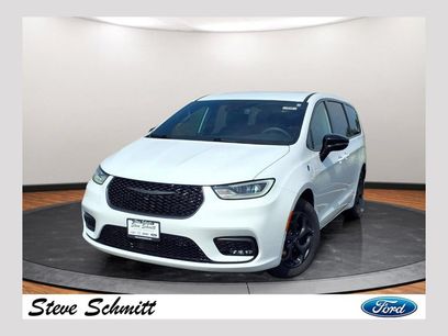 Used 2024 Chrysler Pacifica Limited