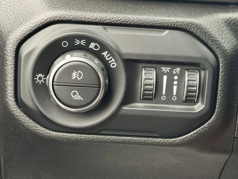 Used 2022 Jeep Gladiator Overland w/ Cold Weather Group AWD/4WD image 31