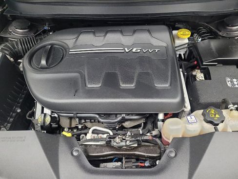 Used 2019 Jeep Cherokee Trailhawk AWD/4WD image 30