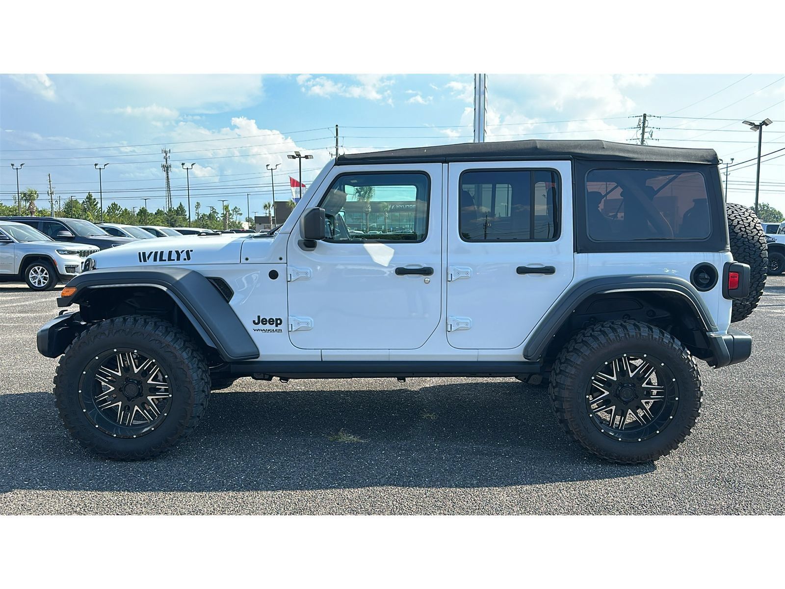 Used 2022 Jeep Wrangler Unlimited Sport AWD/4WD image 3