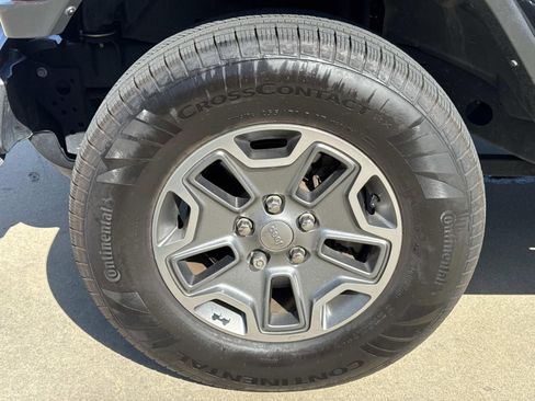 Used 2022 Jeep Wrangler Unlimited Sahara w/ Cold Weather Group image 4