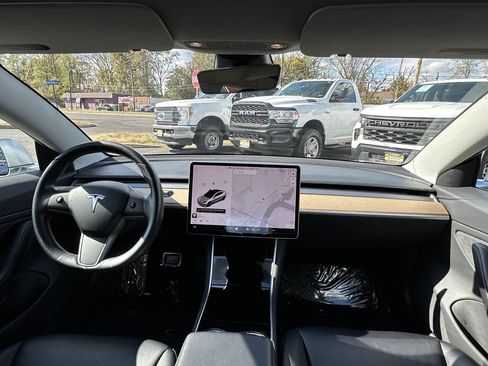 Used 2018 Tesla Model 3 Long Range image 16