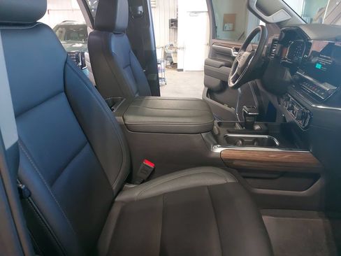 Used 2024 Chevrolet Silverado 1500 LT Trail Boss w/ LT Trail Boss Premium Package AWD/4WD image 10