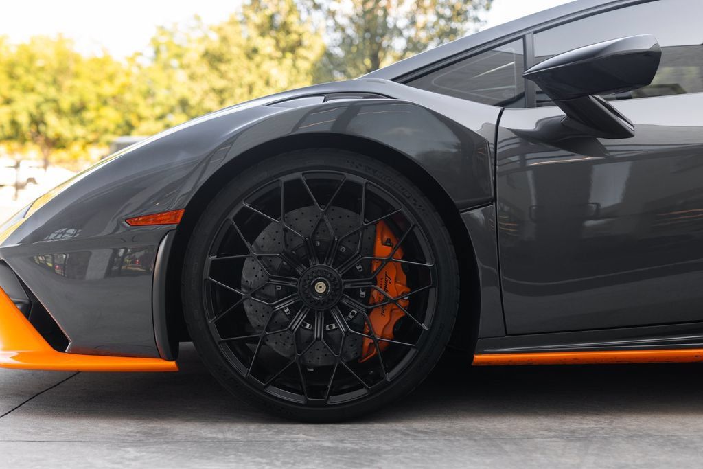 Used 2023 Lamborghini Huracan STO RWD image 14