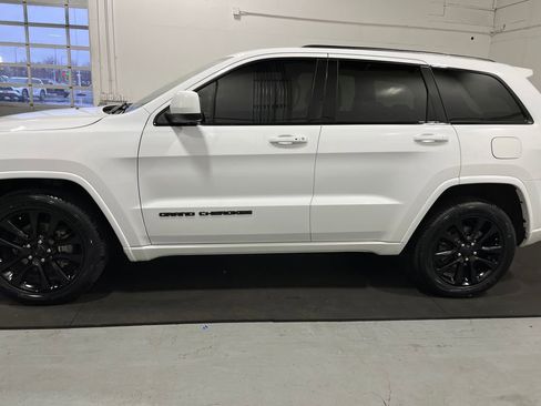 Used 2019 Jeep Grand Cherokee Altitude image 4