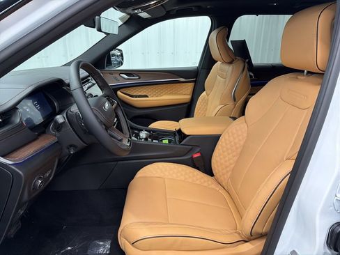 New 2025 Jeep Grand Cherokee L Summit w/ Advanced Protech Group IV image 21