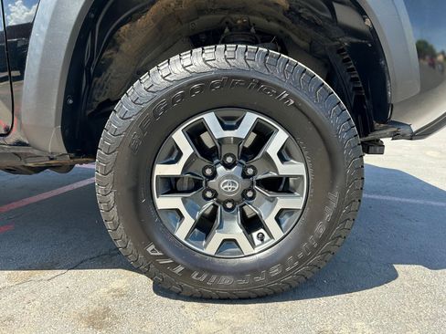 Used 2023 Toyota Tacoma TRD Off-Road w/ Technology Package AWD/4WD image 30