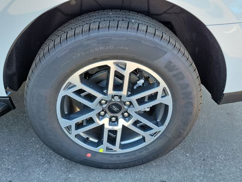 New 2026 Ford Expedition Active image 8