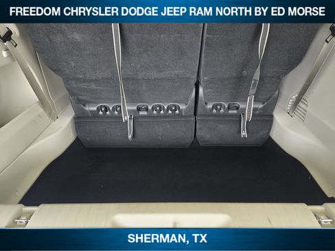 Used 2024 Chrysler Pacifica Touring-L image 23