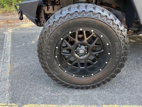 Used 2015 Jeep Wrangler Unlimited Rubicon w/ Dual Top Group AWD/4WD image 12
