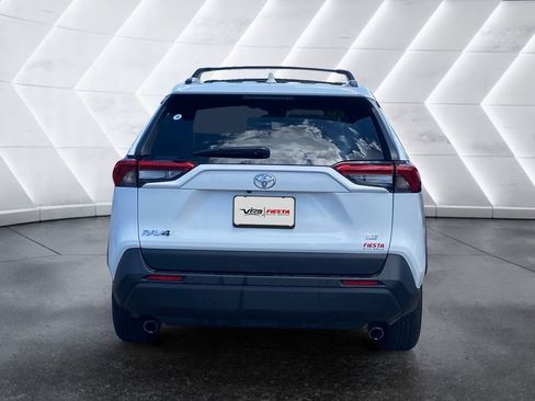 Used 2021 Toyota RAV4 LE FWD image 5