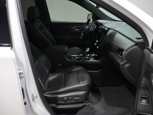 Used 2023 Chevrolet Traverse Premier w/ Redline Edition image 28