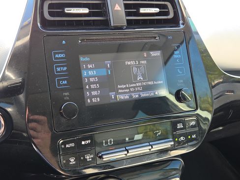 Used 2019 Toyota Prius L Eco image 21