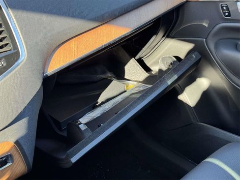 Certified 2024 Volvo XC90 T8 Plus w/ Protection Package Premier image 29