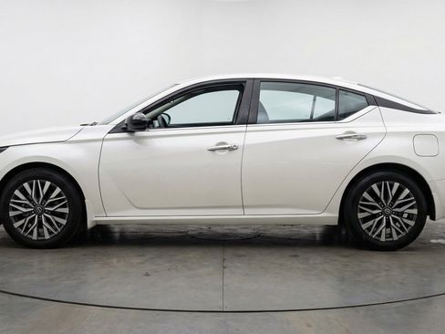 Used 2025 Nissan Altima 2.5 SV image 4
