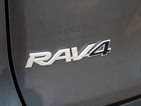 Used 2021 Toyota RAV4 XLE FWD image 38