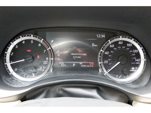 Used 2024 Toyota Highlander XLE FWD image 16