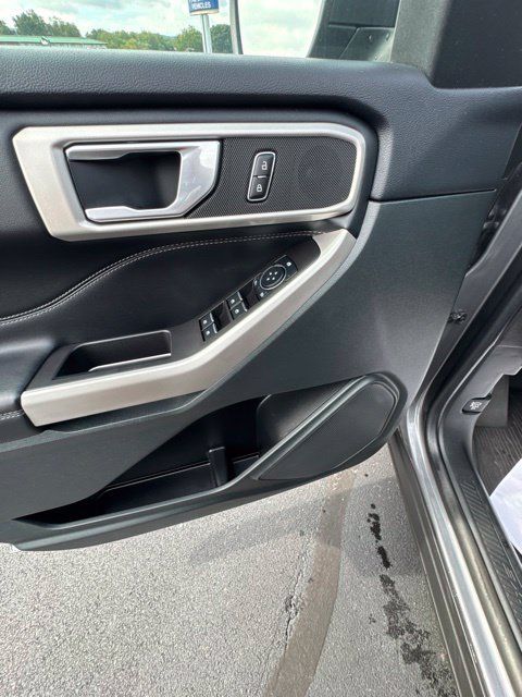 Used 2023 Ford Explorer XLT w/ Equipment Group 202A AWD/4WD image 17