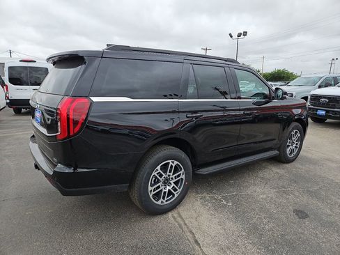 New 2026 Ford Expedition Active RWD image 13