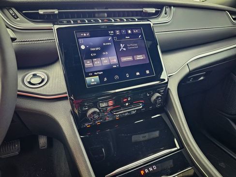 New 2025 Jeep Grand Cherokee Laredo X w/ Luxury Tech Group I image 21