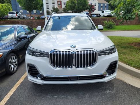 Used 2022 BMW X7 xDrive40i w/ Executive Package AWD/4WD image 3