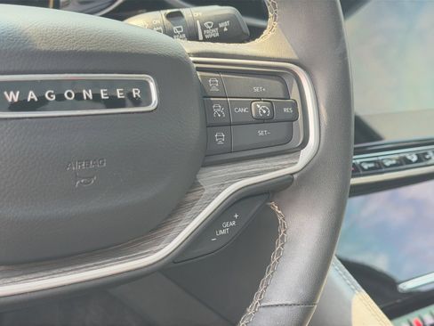 Used 2022 Jeep Wagoneer Series III w/ Premium Group I AWD/4WD image 27