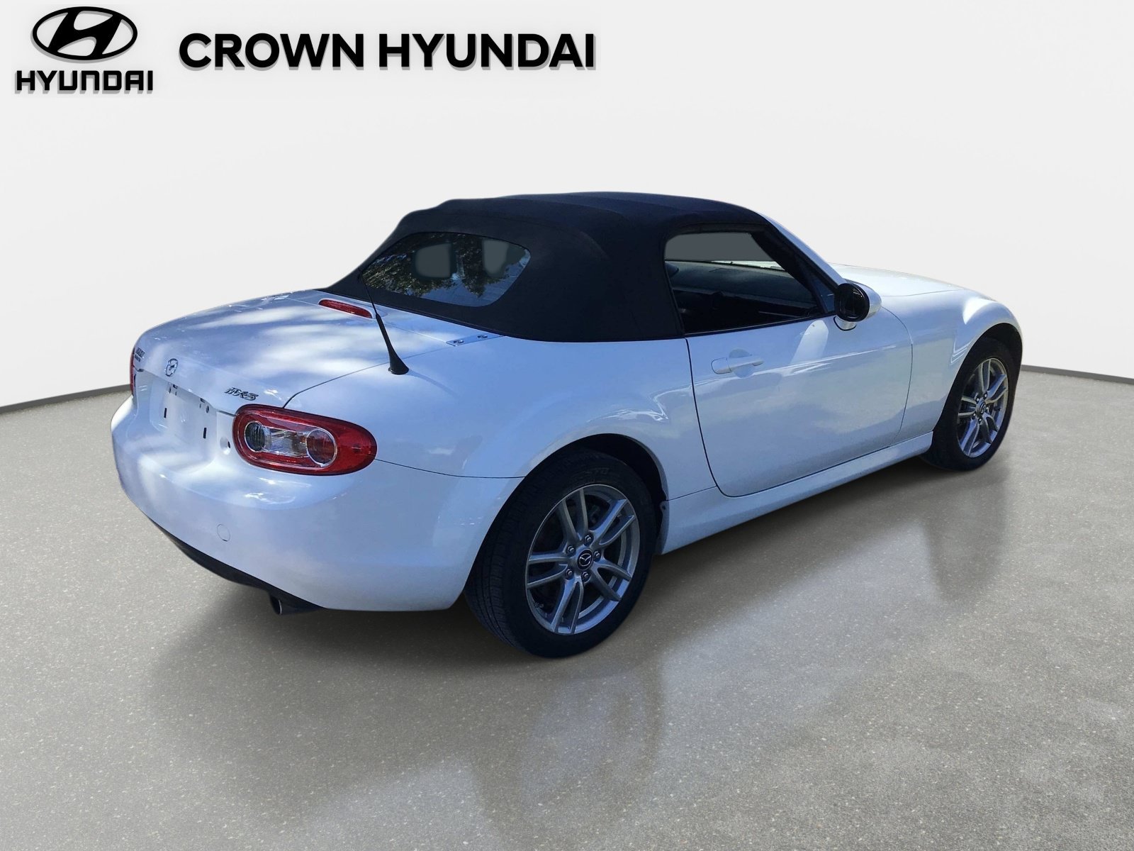 Used 2014 MAZDA MX-5 Miata Sport RWD image 4