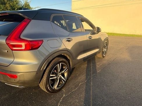 Used 2019 Volvo XC40 T5 R-Design AWD/4WD image 8