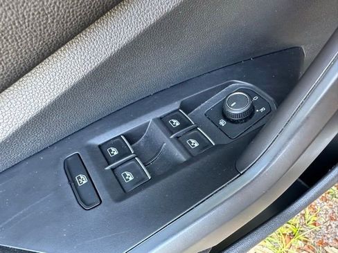 Used 2025 Volkswagen Jetta Sport FWD image 22