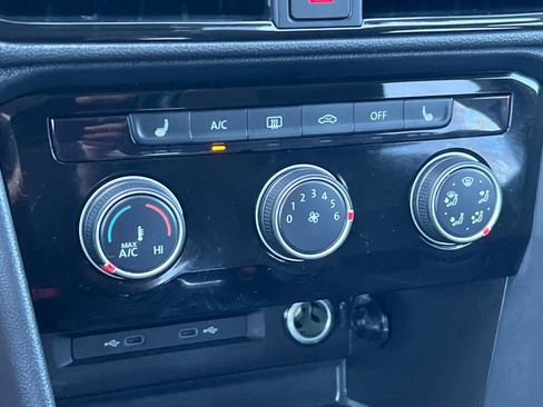 Used 2023 Volkswagen Taos SE image 17