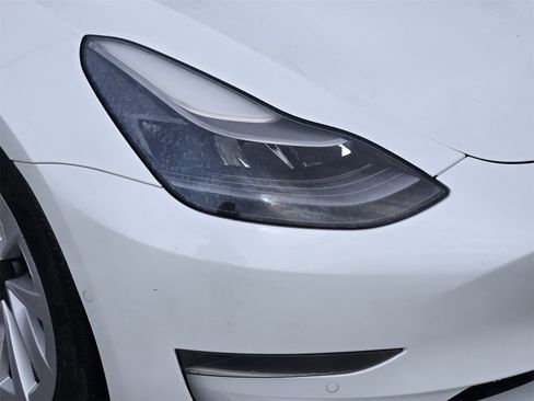 Used 2021 Tesla Model 3 Standard Range Plus image 9