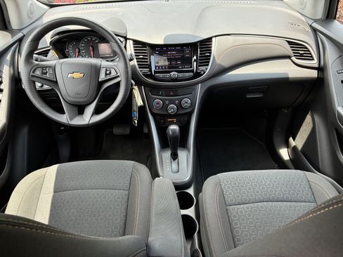 Used 2022 Chevrolet Trax LS w/ Tint and Cruise Package FWD image 16