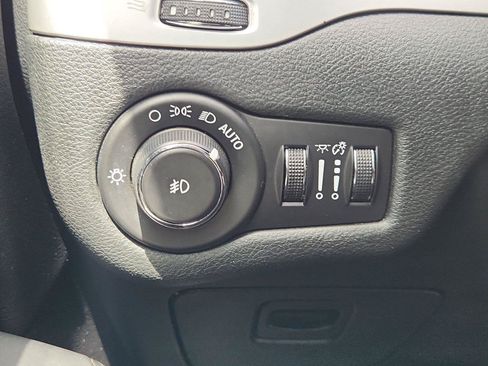 Used 2015 Jeep Cherokee Limited AWD/4WD image 18