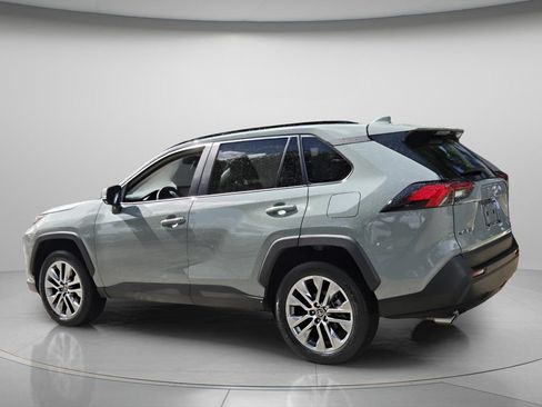 Used 2023 Toyota RAV4 XLE Premium FWD image 8