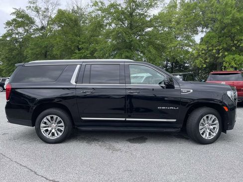 Used 2024 GMC Yukon XL Denali AWD/4WD image 2