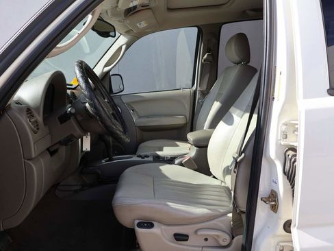 Used 2005 Jeep Liberty Limited AWD/4WD image 8