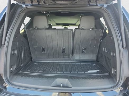 Used 2024 GMC Yukon SLT w/ SLT Premium Package AWD/4WD image 14