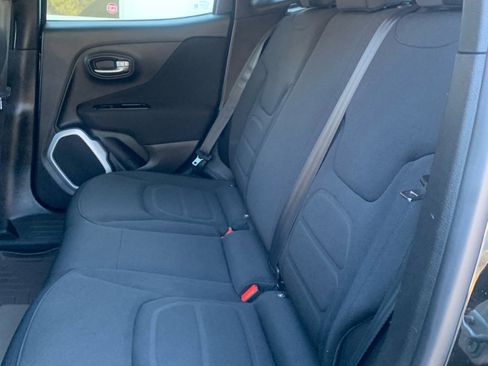 Used 2019 Jeep Renegade Latitude image 8