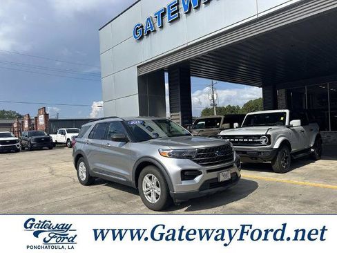 Certified 2021 Ford Explorer XLT RWD image 1