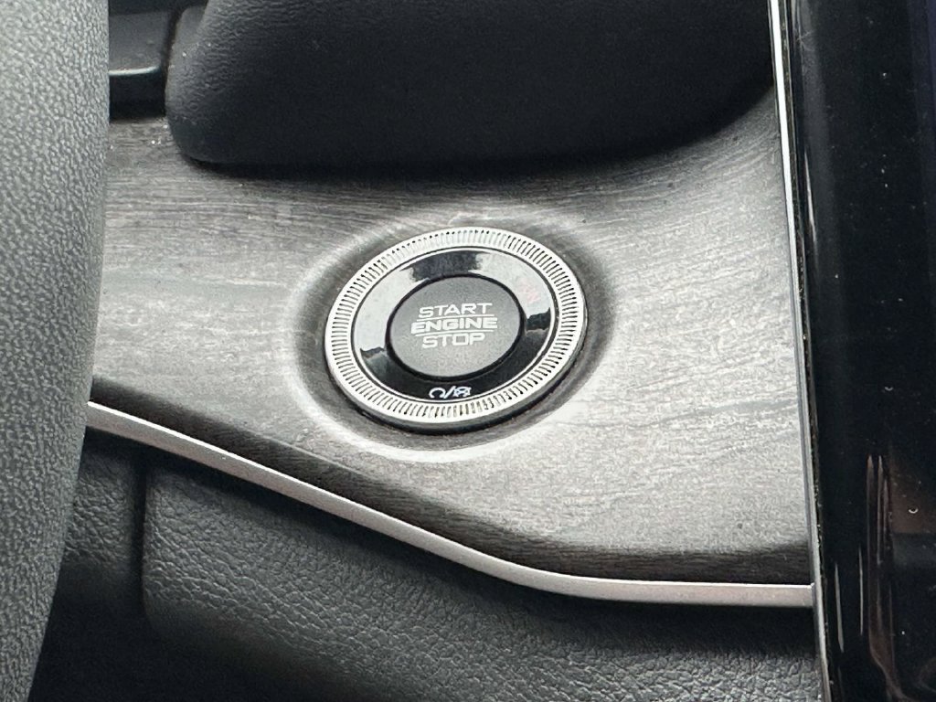 Used 2023 Jeep Grand Cherokee L Limited AWD/4WD image 29
