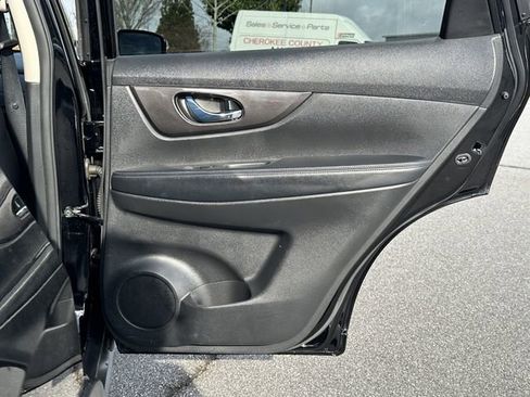 Used 2019 Nissan Rogue SV w/ Premium Package image 17