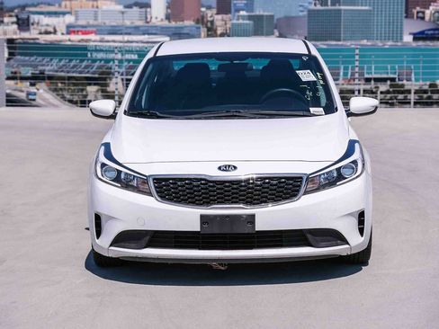 Used 2017 Kia Forte LX FWD image 2