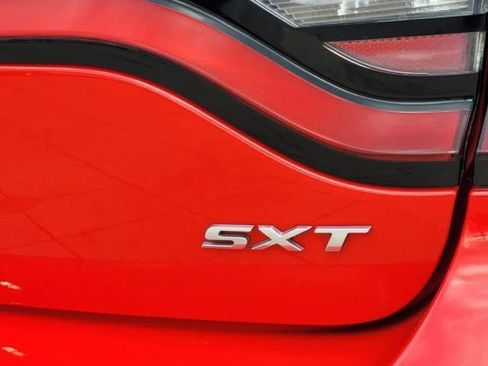 Used 2018 Dodge Charger SXT image 9
