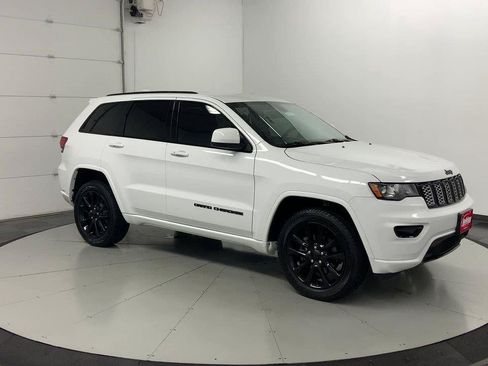 Used 2018 Jeep Grand Cherokee Altitude AWD/4WD image 38