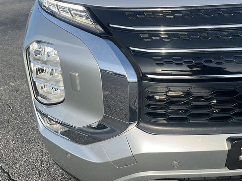 Used 2022 Mitsubishi Outlander SE image 10