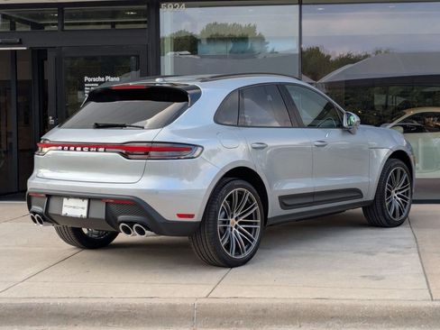 Certified 2026 Porsche Macan AWD/4WD image 9