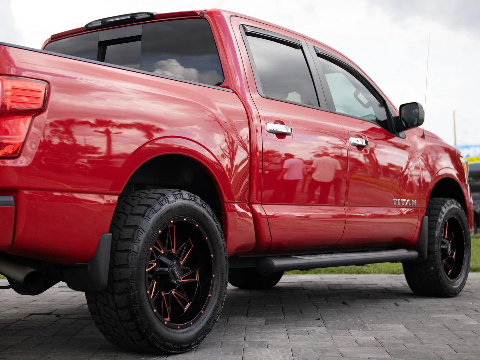 Used 2021 Nissan Titan SV w/ SV Convenience Package RWD image 14