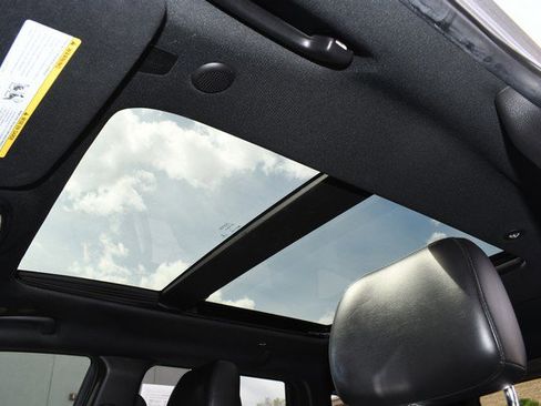 Used 2019 Jeep Grand Cherokee Limited w/ Luxury Group II image 19